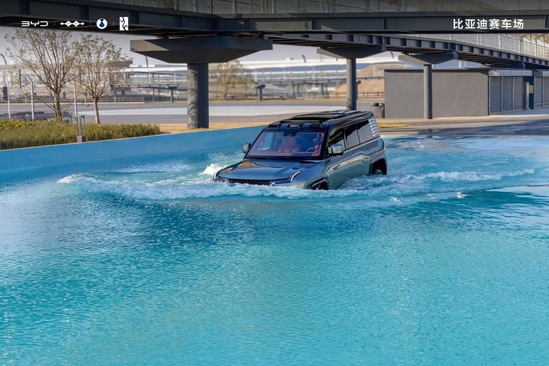 冲坡落差, 浮水航行池