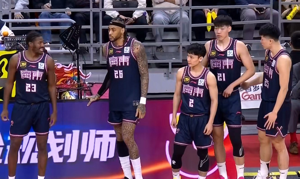 东队主教练, 杰与胡明轩