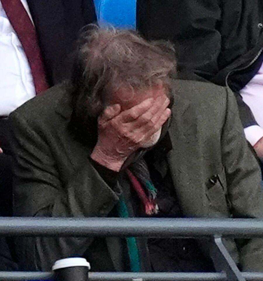 曼联俱乐部, 尼亚国脚在, 乱反正 曼联俱乐部, 尼亚国脚在, 乱反正